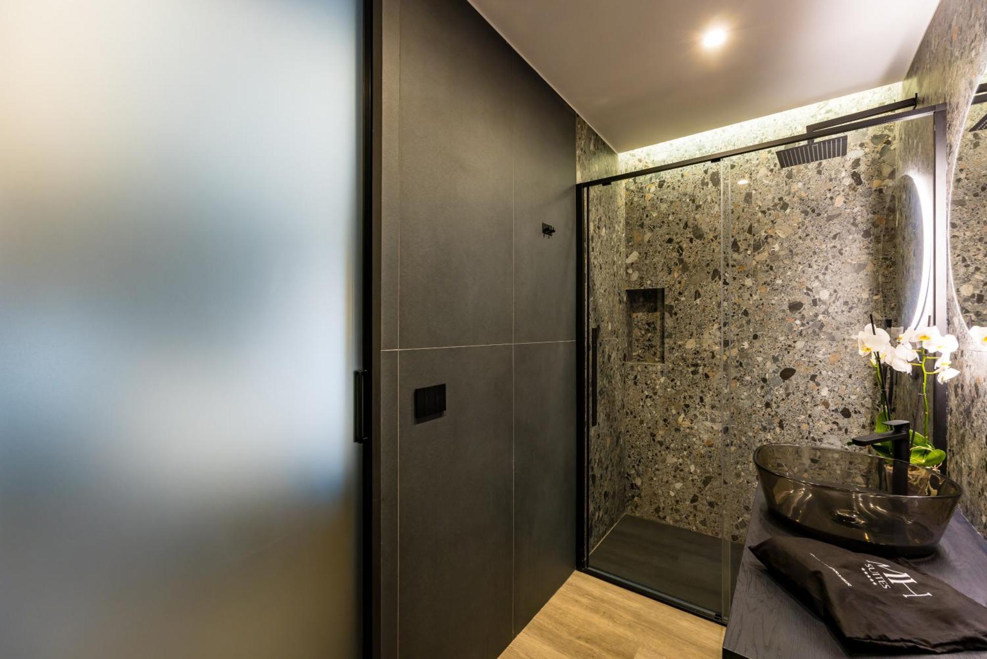 Mh Suites Plebiscito نابولي المظهر الخارجي الصورة