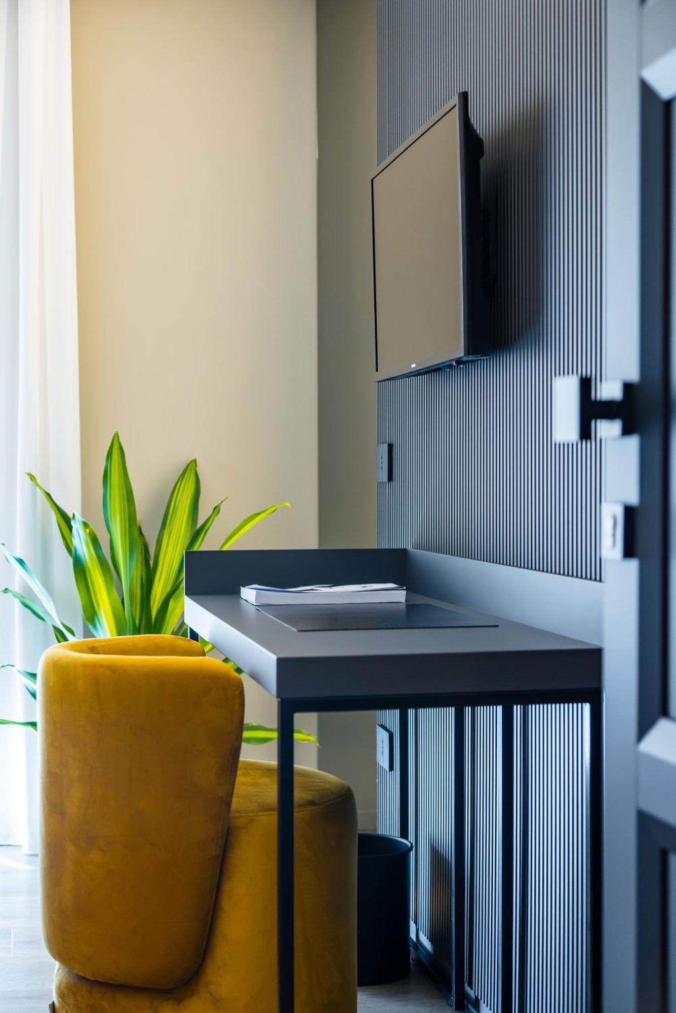 Mh Suites Plebiscito نابولي المظهر الخارجي الصورة